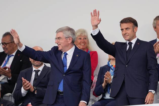 (240726) -- PARIS, July 26, 2024 -- International Olympic Committee (IOC) President Thomas Bach (L) and French President Emmanuel Macron attend the opening ceremony of the Paris 2024 Olympic Games, Olympische Spiele, Olympia, OS in Paris, France, July 26, 2024. ) (PARIS2024) FRANCE-PARIS-OLY-OPENING CEREMONY WangxYuguo
