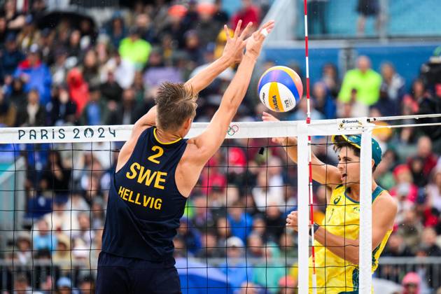 240727 Jonatan Hellvig of Sweden and Mark Nicolaidis of Australia during the beach volleyball match between Sweden and Australia during day 1 of the Paris 2024 Olympic Games on July 27, 2024 in Paris Photo Ludvig Thunman BILDBYRAN kod LT LT0644 beachvolleyboll beach volleyball sandvolleyball olympic games olympics os ol olympiska spel olympiske leker paris 2024 paris os paris ol 1 bbeng  Copyright: LUDVIGxTHUNMAN BB240727LT071