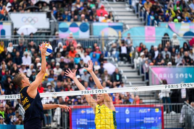 240727 Jonatan Hellvig of Sweden during the beach volleyball match between Sweden and Australia during day 1 of the Paris 2024 Olympic Games on July 27, 2024 in Paris Photo Ludvig Thunman BILDBYRAN code LT LT0644 beachvolleyboll beach volleyball sandvolleyball olympic games olympics os ol olympiska spelen olympiske leker paris 2024 paris os paris ol 1 bbeng  Copyright: LUDVIGxTHUNMAN BB240727LT076