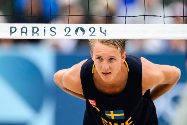 240727 Jonatan Hellvig of Sweden during the beach volleyball match between Sweden and Australia during day 1 of the Paris 2024 Olympic Games on July 27, 2024 in Paris Photo Ludvig Thunman BILDBYRAN code LT LT0644 beachvolleyboll beach volleyball sandvolleyball olympic games olympics os ol olympiska spelen olympiske leker paris 2024 paris os paris ol 1 bbeng  Copyright: LUDVIGxTHUNMAN BB240727LT079