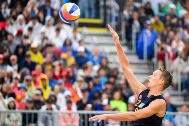 240727 Jonatan Hellvig of Sweden during the beach volleyball match between Sweden and Australia during day 1 of the Paris 2024 Olympic Games on July 27, 2024 in Paris Photo Ludvig Thunman BILDBYRAN code LT LT0644 beachvolleyboll beach volleyball sandvolleyball olympic games olympics os ol olympiska spelen olympiske leker paris 2024 paris os paris ol 1 bbeng  Copyright: LUDVIGxTHUNMAN BB240727LT084