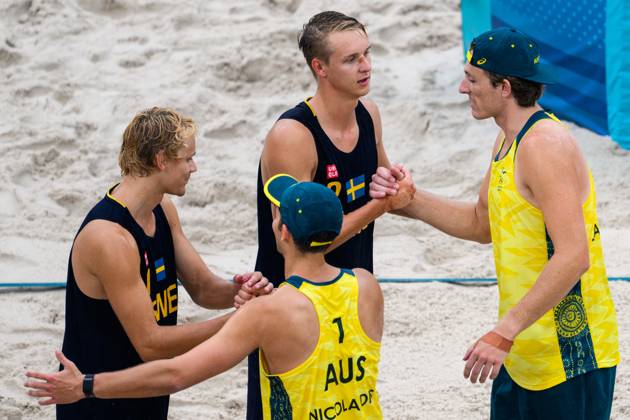 240727 David Ahman, Jonatan Hellvig of Sweden, Mark Nicolaidis and Isaac Carracher of Australia after the beach volleyball match between Sweden and Australia during day 1 of the Paris 2024 Olympic Games on July 27, 2024 in Paris Photo Ludvig Thunman BILDBYRAN kod LT LT0644 beachvolleyboll beach volleyball sandvolleyball olympic games olympics os ol olympiska spelen olympiske leker paris 2024 paris os paris ol 1 bbeng genre  Copyright: LUDVIGxTHUNMAN BB240727LT096