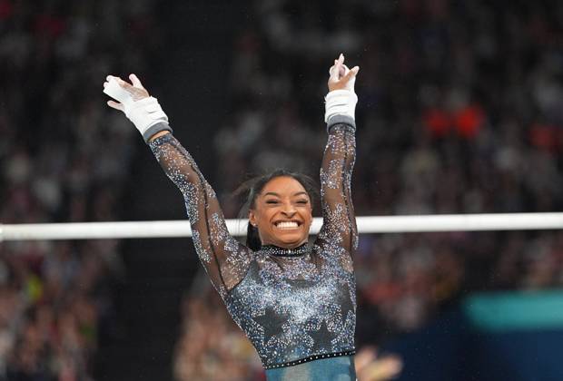 July 28 2024: Simone Biles (United States of America) competes during the uneven bars at Bercy Arena, Paris, France. CSM. Paris France - ZUMAc04_ 20240728_zma_c04_218 Copyright: xUlrikxPedersenx