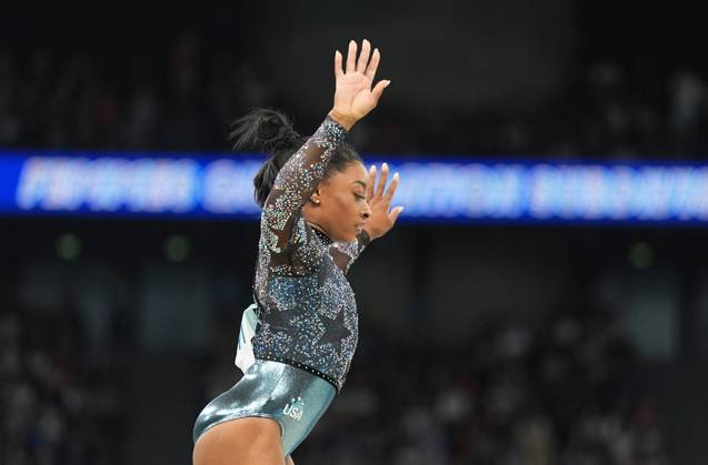 July 28 2024: Simone Biles (United States of America) competes during the balance beam at Bercy Arena, Paris, France. CSM. Paris France - ZUMAc04_ 20240728_zma_c04_035 Copyright: xUlrikxPedersenx