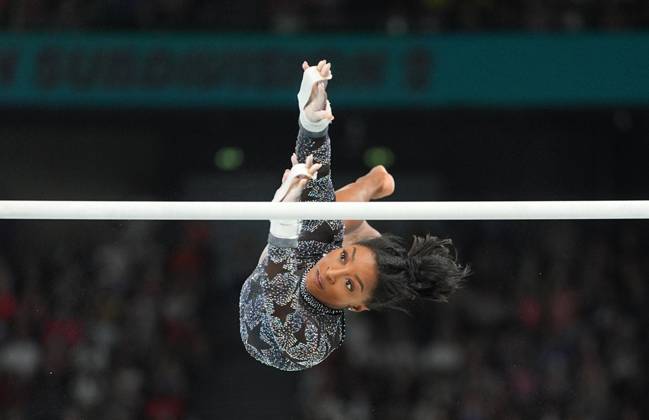 July 28 2024: Simone Biles (United States of America) competes during the uneven bars at Bercy Arena, Paris, France. CSM. Paris France - ZUMAc04_ 20240728_zma_c04_201 Copyright: xUlrikxPedersenx