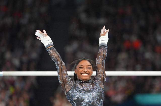 July 28 2024: Simone Biles (United States of America) competes during the uneven bars at Bercy Arena, Paris, France. CSM. Paris France - ZUMAc04_ 20240728_zma_c04_207 Copyright: xUlrikxPedersenx