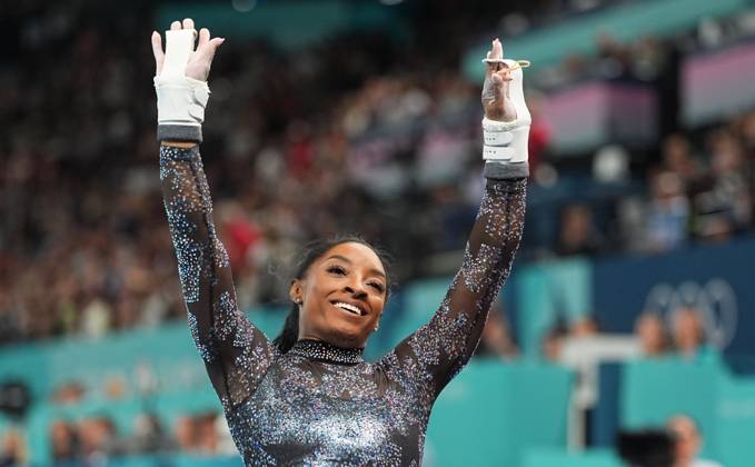 July 28 2024: Simone Biles (United States of America) competes during the uneven bars at Bercy Arena, Paris, France. CSM. Paris France - ZUMAc04_ 20240728_zma_c04_209 Copyright: xUlrikxPedersenx