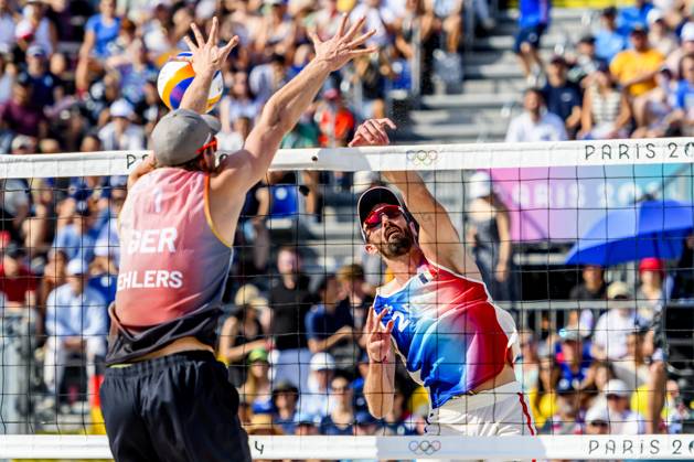 FRA, Summer Olympics Paris 2024, Beach Volleyball , Preliminary Round Group C, Match 3, Ehlers Wickler GER vs Bassereau Lyneel FRA 30 07 2024, Champ de Mars, Paris, FRA, Summer Olympics Paris 2024, Beach Volleyball , Preliminary Round Group C, Match 3, Ehlers Wickler GER vs Bassereau Lyneel FRA , pictured Ehlers Nils GER vs Lyneel Julien FRA nordphotoxGmbHx xStraubmeier nph00004