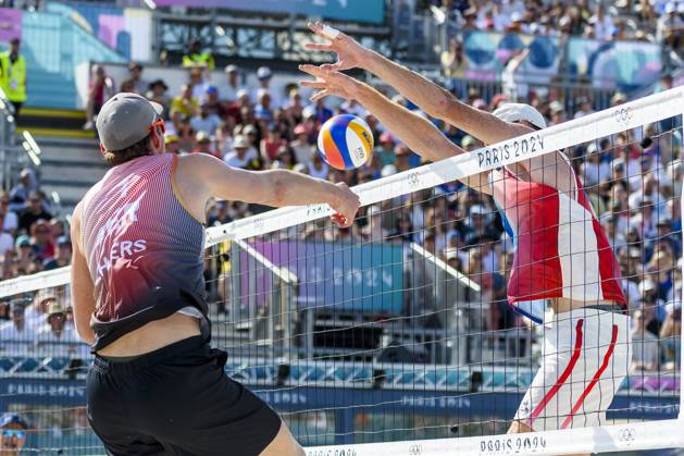 FRA, Summer Olympics Paris 2024, Beach Volleyball , Preliminary Round Group C, Match 3, Ehlers Wickler GER vs Bassereau Lyneel FRA 30 07 2024, Champ de Mars, Paris, FRA, Summer Olympics Paris 2024, Beach Volleyball , Preliminary Round Group C, Match 3, Ehlers Wickler GER vs Bassereau Lyneel FRA , in the picture Ehlers Nils GER scores the point against Bassereau Remi FRA nordphotoxGmbHx xStraubmeier nph00004