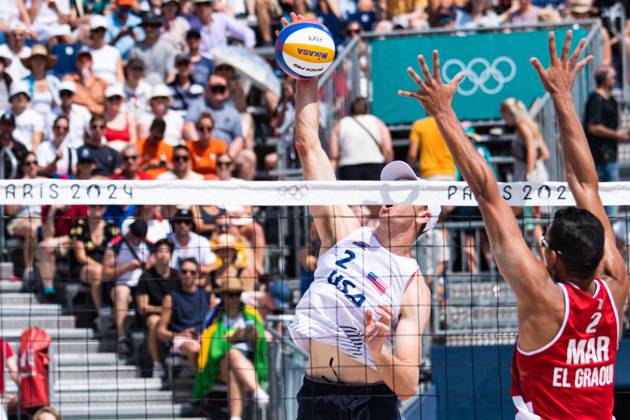 Andrew Benesh (USA) - Volleyball de plage - Beach volleyball, Beachvolleyball Men’s Beach Volleybal event, Preliminary pool D during the Olympic Games, Olympische Spiele, Olympia, OS Paris 2024 JO 2024 : Volleyball de plage - Jeux Olympiques 2024 - Paris2024 - Paris - 30 07 2024 DPPI Panoramic 