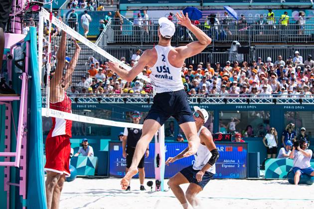 Andrew Benesh (USA) - Volleyball de plage - Beach volleyball, Beachvolleyball Men’s Beach Volleybal event, Preliminary pool D during the Olympic Games, Olympische Spiele, Olympia, OS Paris 2024 JO 2024 : Volleyball de plage - Jeux Olympiques 2024 - Paris2024 - Paris - 30 07 2024 DPPI Panoramic 