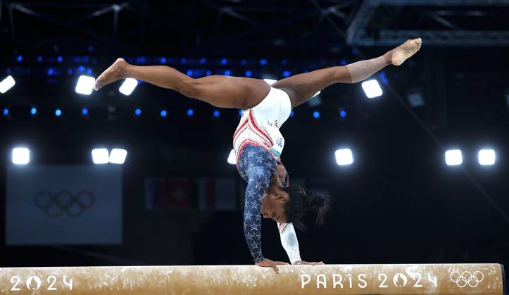 (240730) -- PARIS, July 30, 2024 -- Simone Biles of the United States competes during the balance beam event of the artistic gymnastics women s team final at the Paris 2024 Olympic Games, Olympische Spiele, Olympia, OS in Paris, France, July 30, 2024. ) (PARIS2024) FRANCE-PARIS-OLY-ARTISTIC GYMNASTICS CaoxCan