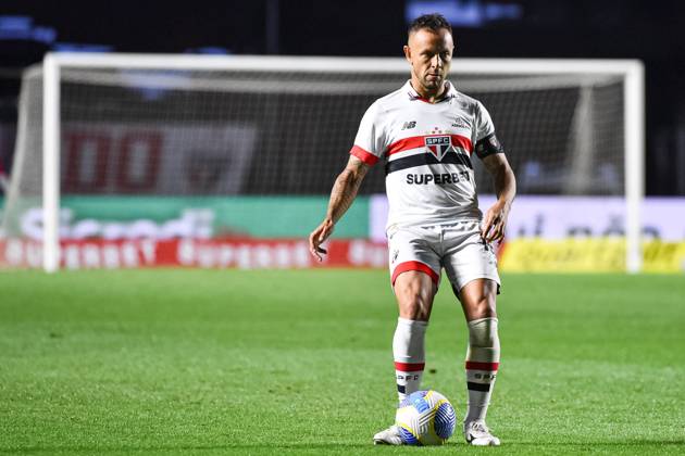 São Paulo x Goias SÃO PAULO, SP - 30.07.2024: SÃO PAULO X GOIAS - Rafinha player for São Paulo Futebol Clube during the match between São Paulo FC x Goiás, first leg of the round of 16 of the Copa do Brasil 2024, this Tuesday, (30) in Morumbis, SP. (Photo: Roberto Casimiro Fotoarena) x2583538x RobertoxCasimiro