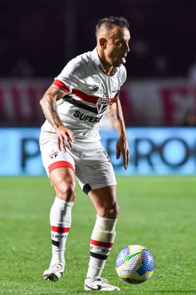 São Paulo x Goias SÃO PAULO, SP - 30.07.2024: SÃO PAULO X GOIAS - Rafinha player for São Paulo Futebol Clube during the match between São Paulo FC x Goiás, first leg of the round of 16 of the Copa do Brasil 2024, this Tuesday, (30) in Morumbis, SP. (Photo: Roberto Casimiro Fotoarena) x2583543x RobertoxCasimiro
