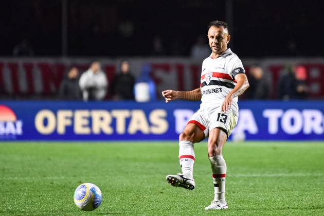 São Paulo x Goias SÃO PAULO, SP - 30.07.2024: SÃO PAULO X GOIAS - Rafinha player for São Paulo Futebol Clube during the match between São Paulo FC x Goiás, first leg of the round of 16 of the Copa do Brasil 2024, this Tuesday, (30) in Morumbis, SP. (Photo: Roberto Casimiro Fotoarena) x2583554x  RobertoxCasimiro