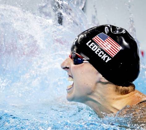 PARIS - Katie Ledecky after the 1500 meter freestyle final on the fifth day of swimming at the Olympic Games, Olympische Spiele, Olympia, OS ANP KOEN VAN WEEL xVIxANPxSportx xxANPxIVx 504758098 originalFilename: 504758098