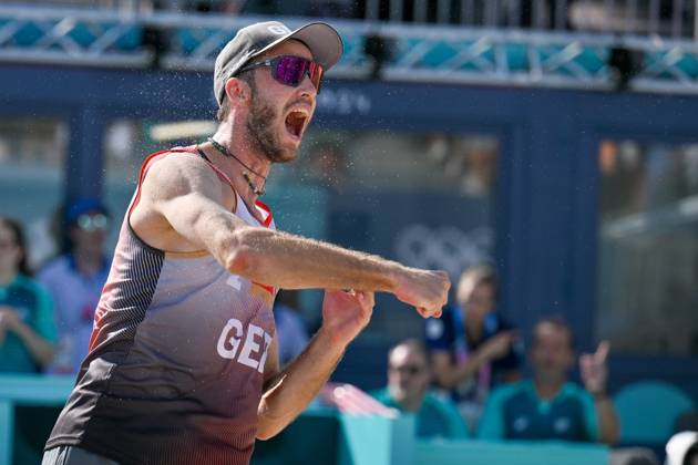 Olympic Games Beach Volleyball Paris 01 08 2024 Preliminary round, Men, GER AUS, Clemens Wickler 2, GER , Matchball Cheering with sand, Copyright: xBEAUTIFULxSPORTS TomxBlochx
