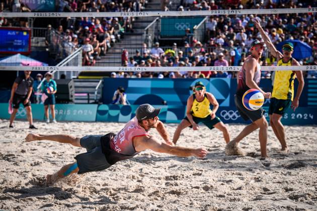 01 08 2024, Paris, Eiffel Tower Stadium Beach volleyball, Olympic Games, preliminary round Defense Clemens Wickler GER
