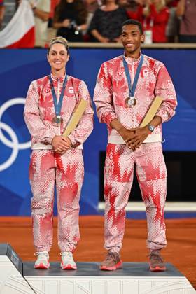 Paris 2024 - Medal Ceremony Tennis Double Mixte Gabriela Dabrowski (CAN) with Felix Auger-Aliassime (CAN) won the bronze medal at the tennis at the 2024 Olympics Games at Roland-Garros in Paris, FRANCE, on August 2, 2024. Photo by Corinne Dubreuil ABACAPRESS.COM PARIS  Copyright: xDubreuilxCorinne ABACAx