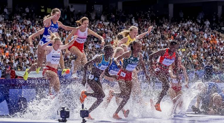 August 4, 2024, Paris, Ile de France, France: Sembo Almayew (ETH) of Ethiopia, competes in the Women s 300m Steeplechase Round 1 at the Stade de France Stadium during the 2024 Paris Summer Olympics in Paris, France. Paris France - ZUMAa161 20240804_oly_a161_075 Copyright: xWalterxArcex
