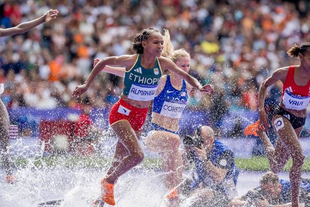 August 4, 2024, Paris, Ile de France, France: Sembo Almayew (ETH) of Ethiopia, competes in the Women s 300m Steeplechase Round 1 at the Stade de France Stadium during the 2024 Paris Summer Olympics in Paris, France. Paris France - ZUMAa161 20240804_oly_a161_124 Copyright: xWalterxArcex