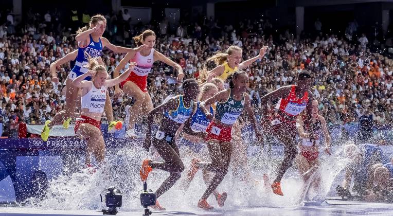 August 4, 2024, Paris, Ile de France, France: Sembo Almayew (ETH) of Ethiopia, competes in the Women s 300m Steeplechase Round 1 at the Stade de France Stadium during the 2024 Paris Summer Olympics in Paris, France. Paris France - ZUMAa161 20240804_oly_a161_117 Copyright: xWalterxArcex