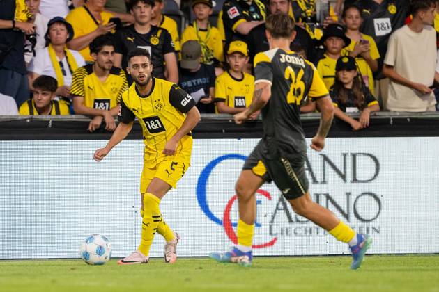 06 08 2024, Soccer test match, season 2024 2025, Borussia Moenchengladbach FC Villareal in Altach Couto Yan Borussia Dortmund, 02 looking for a passing lane Davor Arnau Sola FC Villareal, 26 Photo Kirchner Media DI Copyright: xKirchner-Media DIx