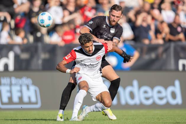 FSV Frankfurt Eintracht Frankfurt, Test match duel between Lukas Gottwalt FSV Frankfurt, 13 and Omar Marmoush Eintracht Frankfurt, 7 Test match between FSV Frankfurt and Eintracht Frankfurt on August 7, 2024 in Frankfurt , Frankfurt am Main Hessen Germany PSD Bank Arena