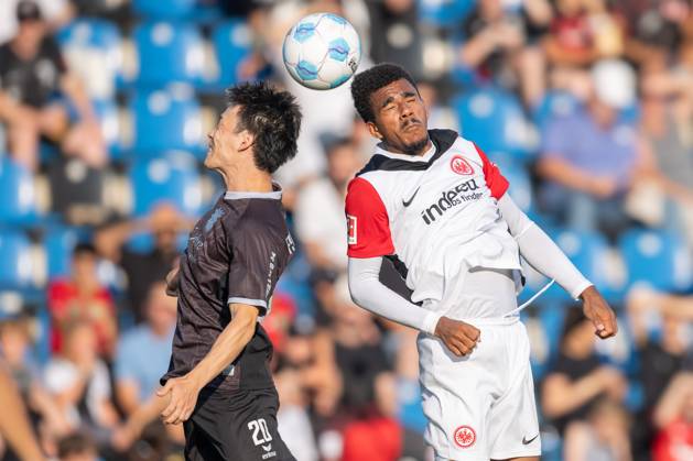 FSV Frankfurt Eintracht Frankfurt, Test match header duel between Sho Sannomiya FSV Frankfurt, 20 and Ansgar Knauff Eintracht Frankfurt, 36 Test match between FSV Frankfurt and Eintracht Frankfurt on August 7, 2024 in Frankfurt , Frankfurt am Main Hessen Germany PSD Bank Arena