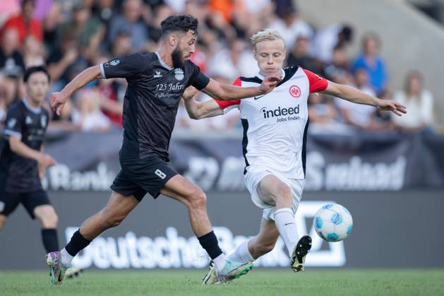 FSV Frankfurt Eintracht Frankfurt, Test match Oscar Hojlund Eintracht Frankfurt, 6 straddles into the run of Hassan Mourad FSV Frankfurt, 17 Test match between FSV Frankfurt and Eintracht Frankfurt on August 7, 2024 in Frankfurt , Frankfurt am Main Hessen Germany PSD Bank Arena