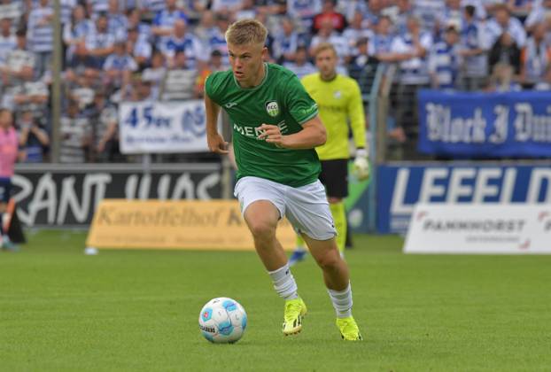 26 07 2024, GER, Soccer, Regionalliga West, Season 2024 2025, 01 Matchday, Ohlendorf Stadion im Heidewald, Gütersloh FC Gütersloh MSV Duisburg 0 1 Erik Lanfer FC Gütersloh , Action, Single image, Landscape