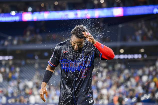 August 8, 2024, Toronto, On, CANADA: Toronto Blue Jays Vladimir Guerrero Jr. (27) is doused by teammates after defeating the Baltimore Orioles in MLB, Baseball Herren, USA baseball action, in Toronto, on Thursday, August 8, 2024. Canada News - August 8, 2024 - ZUMAc35_ 20240808_zaf_c35_192 Copyright: xChristopherxKatsarovx