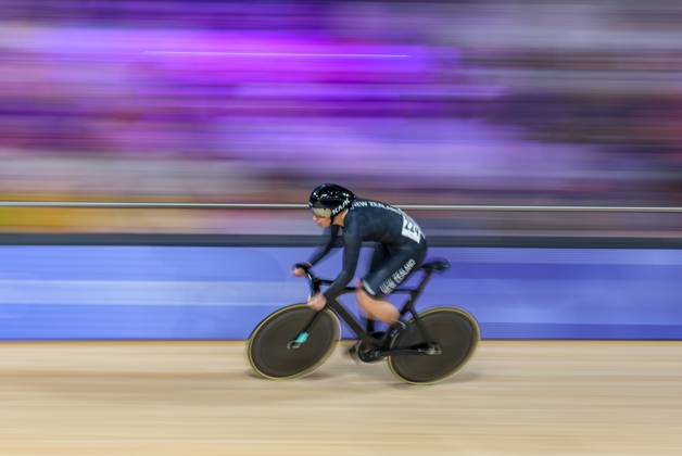 Paris 2024 Olympic Games, Olympische Spiele, Olympia, OS Picture by Alex Whitehead SWpix.com - 09 08 2024 - Paris 2024 Olympic Games - Track cycling, Rad, Radsport, Bahnrad, Bahn - National Velodrome, Saint-Quentin-en-Yvelines, France - Women s Sprint Qualifying - Shaane Fulton (New Zealand) setting a new Olympic Record of 10.281 Copyright: x xSWpix.comx(t axPhotographyxHubxLtd)xAlexxWhitehead SWpix.comx SWP-2602-5829