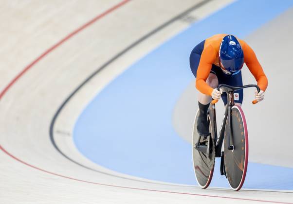 SAINT-QUENTIN-EN-YVELINES - Steffie van der Peet during the qualifications of the sprint (w) event in Track cycling, Rad, Radsport, Bahnrad, Bahn in the Velodrome at the Olympic Games, Olympische Spiele, Olympia, OS ANP KOEN VAN WEEL xVIxANPxSportx xxANPxIVx 505570949 originalFilename: 505570949.jpg