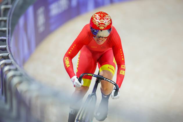 Paris 2024 Olympic Games, Olympische Spiele, Olympia, OS Picture by Ed Sykes SWpix.com - 09 08 2024 - Paris 2024 Olympic Games - Track cycling, Rad, Radsport, Bahnrad, Bahn - National Velodrome, Saint-Quentin-en-Yvelines, France - Women s Sprint Qualifying - Shanju Bao (China) Copyright: x xSWpix.comx(t axPhotographyxHubxLtd)xEdxSykes SWpix.comx SWP-2602-5824