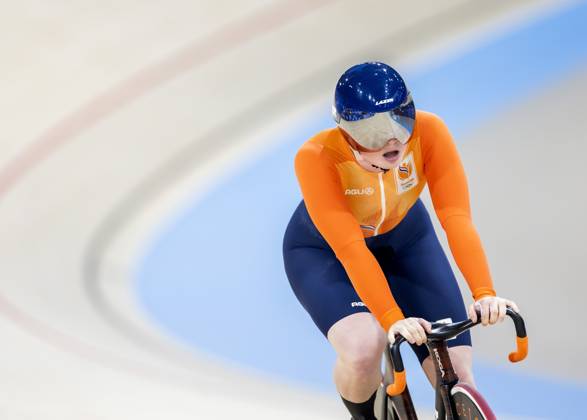 SAINT-QUENTIN-EN-YVELINES - Steffie van der Peet during the qualifications of the sprint (w) event in Track cycling, Rad, Radsport, Bahnrad, Bahn in the Velodrome at the Olympic Games, Olympische Spiele, Olympia, OS ANP KOEN VAN WEEL xVIxANPxSportx xxANPxIVx 505571132 originalFilename: 505571132.jpg