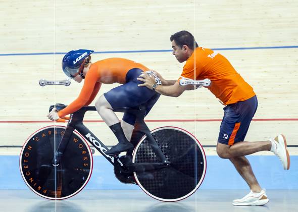 SAINT-QUENTIN-EN-YVELINES - Hetty van de Wouw during the qualifications of the sprint (w) event in Track cycling, Rad, Radsport, Bahnrad, Bahn in the Velodrome at the Olympic Games, Olympische Spiele, Olympia, OS ANP KOEN VAN WEEL xVIxANPxSportx xxANPxIVx 505571589 originalFilename: 505571589.jpg