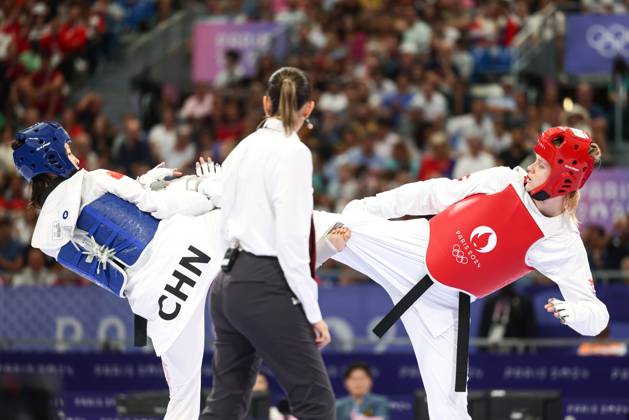 OLYMPICS - Olympic Summer Games 2024 PARIS,FRANCE,10.AUG.24 - OLYMPICS, TAEKWONDO - Olympic Summer Games Paris 2024, +67kg, women. Image shows Zeqi Zhou (CHN) and Marlene Jahl (AUT). GEPAxpictures xArminxRauthner