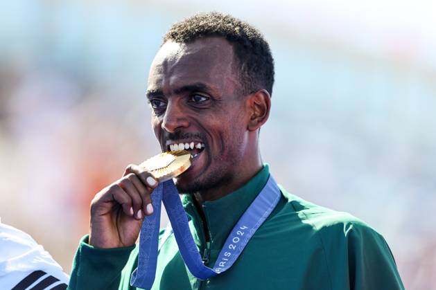 OLYMPICS - Olympic Summer Games 2024 PARIS,FRANCE,10.AUG.24 - OLYMPICS, ATHLETICS - Olympic Summer Games Paris 2024, marathon, men, medal ceremony. Image shows the rejoicing of Tamirat Tola (ETH). GEPAxpictures xMaticxKlansek