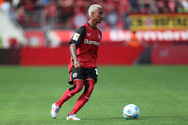 Arthur Bayer 04 Leverkusen in action, on the ball, individual action, test match, Bayer 04 Leverkusen vs Real Betis Sevilla, BayArena on August 10, 2024 in Leverkusen, Germany Photo by Oliver Kaelke DeFodi Images Arthur Bayer 04 Leverkusen controls the ball, test match, Bayer 04 Leverkusen vs Real Betis Sevilla, BayArena on August 10, 2024 in Leverkusen, Germany Photo by Oliver Kaelke DeFodi Images Defodi 678 2024 08 10 OK LEVRBS 0809 Defodi-678