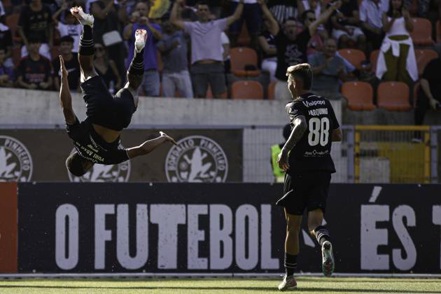 PORTUGAL MY SUPER LEAGUE - ACADEMIC VISEU x GD CHAVES Viseu (PT) 08 10 2024 - PORTUGAL MY SUPER LEAGUE - ACADEMICO VISEU x GD CHAVES - Yuri Araujo, Academico player, celebrates a goal during the match between Academico x GD Chaves, valid for the 1st round of the Portugal Meu Super League, held at the Fontelo Municipal Stadium, in Viseu, on the night of this Saturday, (10). (Foto: Alexandre Gomes Thenews2 imago images) SPO Copyright: xALEXANDRExGOMESx