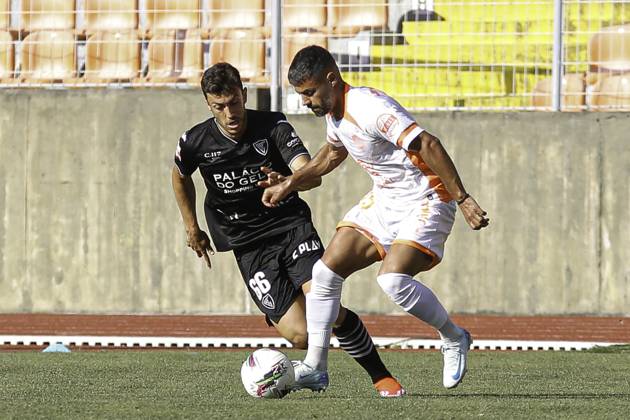 PORTUGAL MY SUPER LEAGUE - ACADEMIC VISEU x GD CHAVES Viseu (PT) 08 10 2024 - PORTUGAL MY SUPER LEAGUE - ACADEMICO VISEU x GD CHAVES - Academico player during the match between Academico x GD Chaves, valid for the 1st round of the Portugal Meu Super League, held at the Fontelo Municipal Stadium, in Viseu, on the evening of this Saturday, (10). (Foto: Alexandre Gomes Thenews2 imago images) SPO  Copyright: xALEXANDRExGOMESx