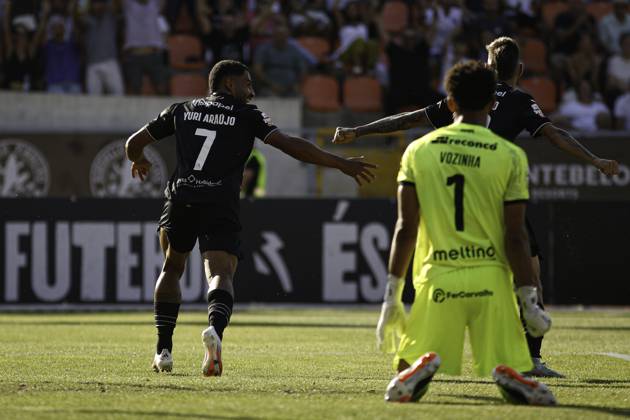 PORTUGAL MY SUPER LEAGUE - ACADEMIC VISEU x GD CHAVES Viseu (PT) 08 10 2024 - PORTUGAL MY SUPER LEAGUE - ACADEMICO VISEU x GD CHAVES - Yuri Araujo, Academico player, celebrates a goal during the match between Academico x GD Chaves, valid for the 1st round of the Portugal Meu Super League, held at the Fontelo Municipal Stadium, in Viseu, on the night of this Saturday, (10). (Foto: Alexandre Gomes Thenews2 imago images) SPO  Copyright: xALEXANDRExGOMESx