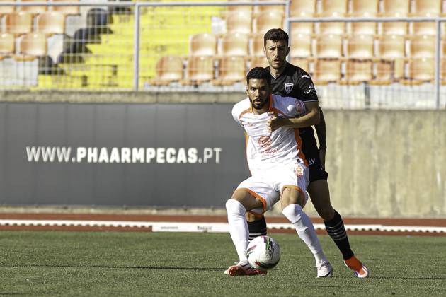 PORTUGAL MY SUPER LEAGUE - ACADEMIC VISEU x GD CHAVES Viseu (PT) 08 10 2024 - PORTUGAL MY SUPER LEAGUE - ACADEMICO VISEU x GD CHAVES - Academico player during the match between Academico x GD Chaves, valid for the 1st round of the Portugal Meu Super League, held at the Fontelo Municipal Stadium, in Viseu, on the evening of this Saturday, (10). (Foto: Alexandre Gomes Thenews2 imago images) SPO  Copyright: xALEXANDRExGOMESx