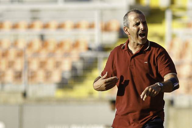 PORTUGAL MY SUPER LEAGUE - ACADEMIC VISEU x GD CHAVES Viseu (PT) 08 10 2024 - PORTUGAL MY SUPER LEAGUE - ACADEMICO VISEU x GD CHAVES - Marcos Alves, coach of GD Chaves during the match between Academico x GD Chaves, valid for the 1st round of the Portugal Meu Super League, held at the Fontelo Municipal Stadium, in Viseu, on the evening of this Saturday, (10). (Foto: Alexandre Gomes Thenews2 imago images) SPO  Copyright: xALEXANDRExGOMESx