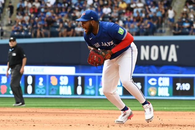 August 10, 2024, Toronto, On, Canada: Toronto Blue Jays first baseman Vladimir Guerrero Jr. (27) fields a ground ball off the bat of Oakland Athletics centre J.J. Bleday (not shown) in the sixth inning of an MLB, Baseball Herren, USA baseball game in Toronto on Saturday, Aug 10, 2024. Vladimir Guerrero Jr - ZUMAc35_ 20240810_zaf_c35_138 Copyright: xJonxBlackerx