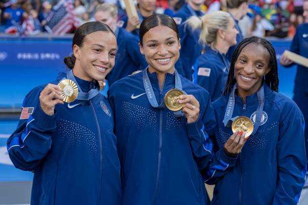 August 10, 2024, Paris, Ile de France, France: Team USA celebrates after defeating Team Brazil in the WomenÃ¢â‚¬â ¢s Football Finals for the Gold Medal at the le Parc de Princes Stadium with a score of 0-1 during the 2024 Paris Summer Olympics in Paris, France. Paris France - ZUMAa161 20240810_oly_a161_020 Copyright: xWalterxArcex
