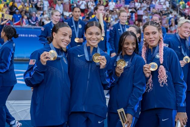 August 10, 2024, Paris, Ile de France, France: Team USA celebrates after defeating Team Brazil in the WomenÃ¢â‚¬â ¢s Football Finals for the Gold Medal at the le Parc de Princes Stadium with a score of 0-1 during the 2024 Paris Summer Olympics in Paris, France. Paris France - ZUMAa161 20240810_oly_a161_021 Copyright: xWalterxArcex