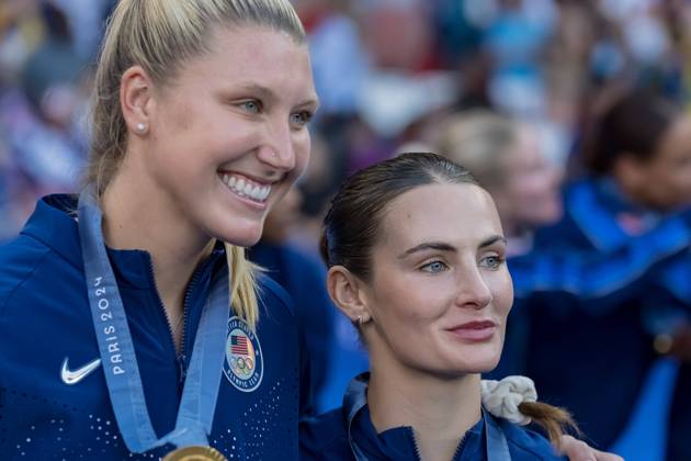 August 10, 2024, Paris, Ile de France, France: Team USA celebrates after defeating Team Brazil in the WomenÃ¢â‚¬â ¢s Football Finals for the Gold Medal at the le Parc de Princes Stadium with a score of 0-1 during the 2024 Paris Summer Olympics in Paris, France. Paris France - ZUMAa161 20240810_oly_a161_025 Copyright: xWalterxArcex