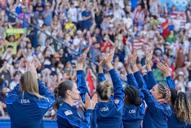 August 10, 2024, Paris, Ile de France, France: Team USA celebrates after defeating Team Brazil in the WomenÃ¢â‚¬â ¢s Football Finals for the Gold Medal at the le Parc de Princes Stadium with a score of 0-1 during the 2024 Paris Summer Olympics in Paris, France. Paris France - ZUMAa161 20240810_oly_a161_046 Copyright: xWalterxArcex